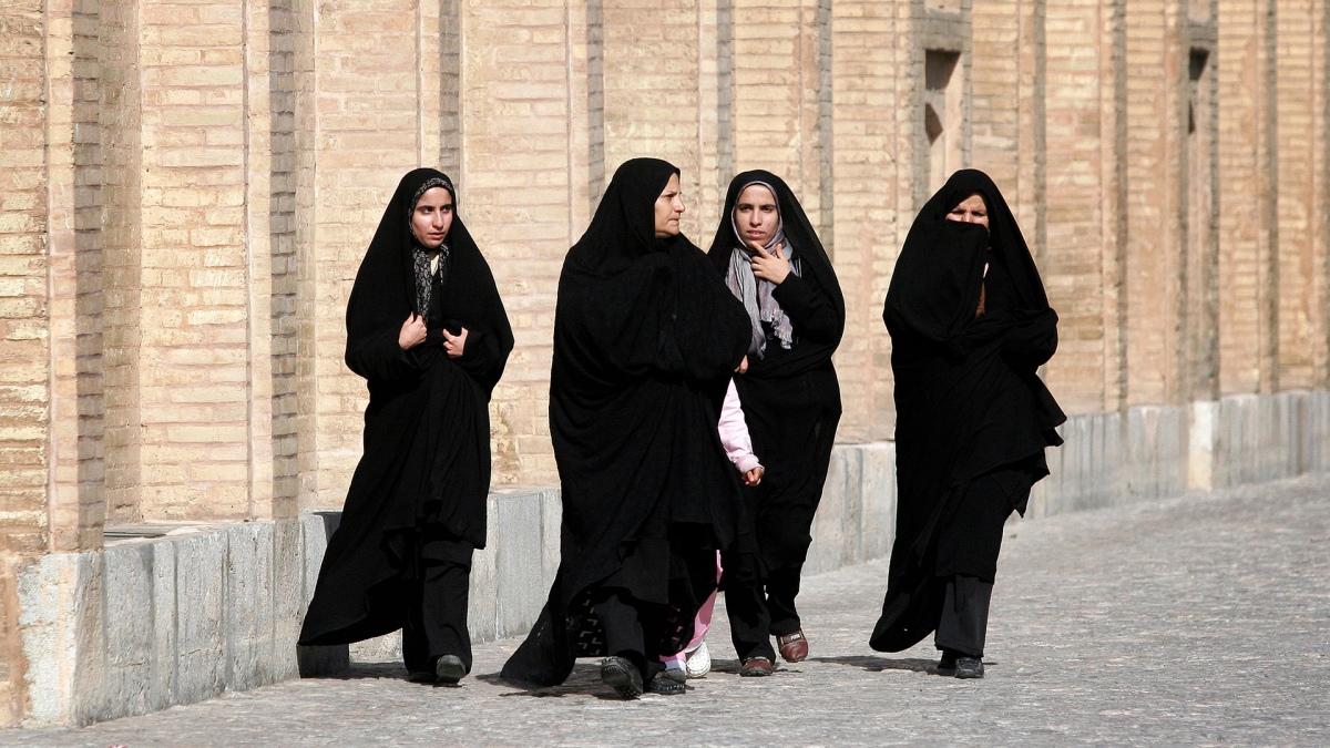 Policía de Irán usará 'cámaras inteligentes' para identificar a mujeres sin velo