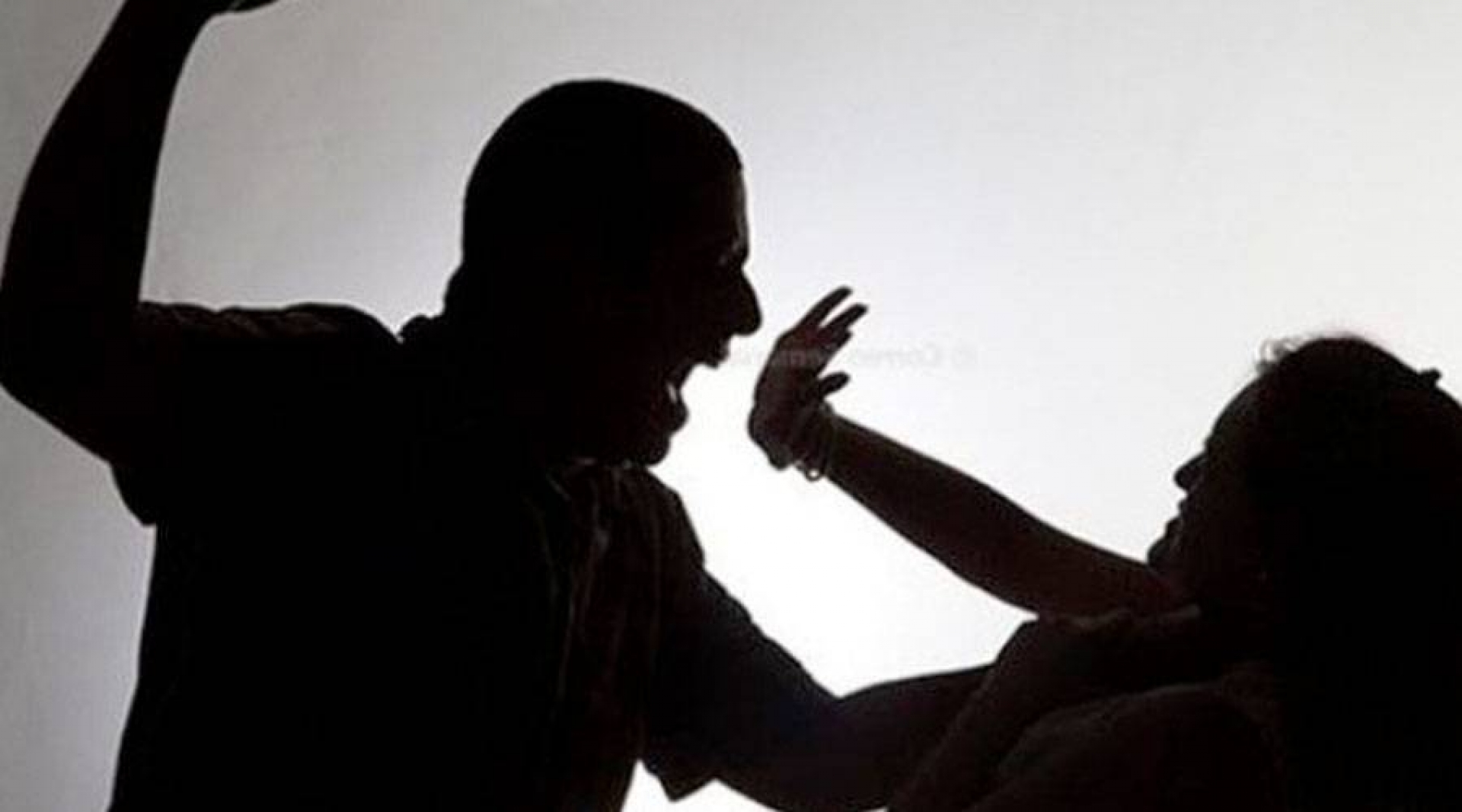 Golpeó a su pareja y amenazó de muerte a su familia
