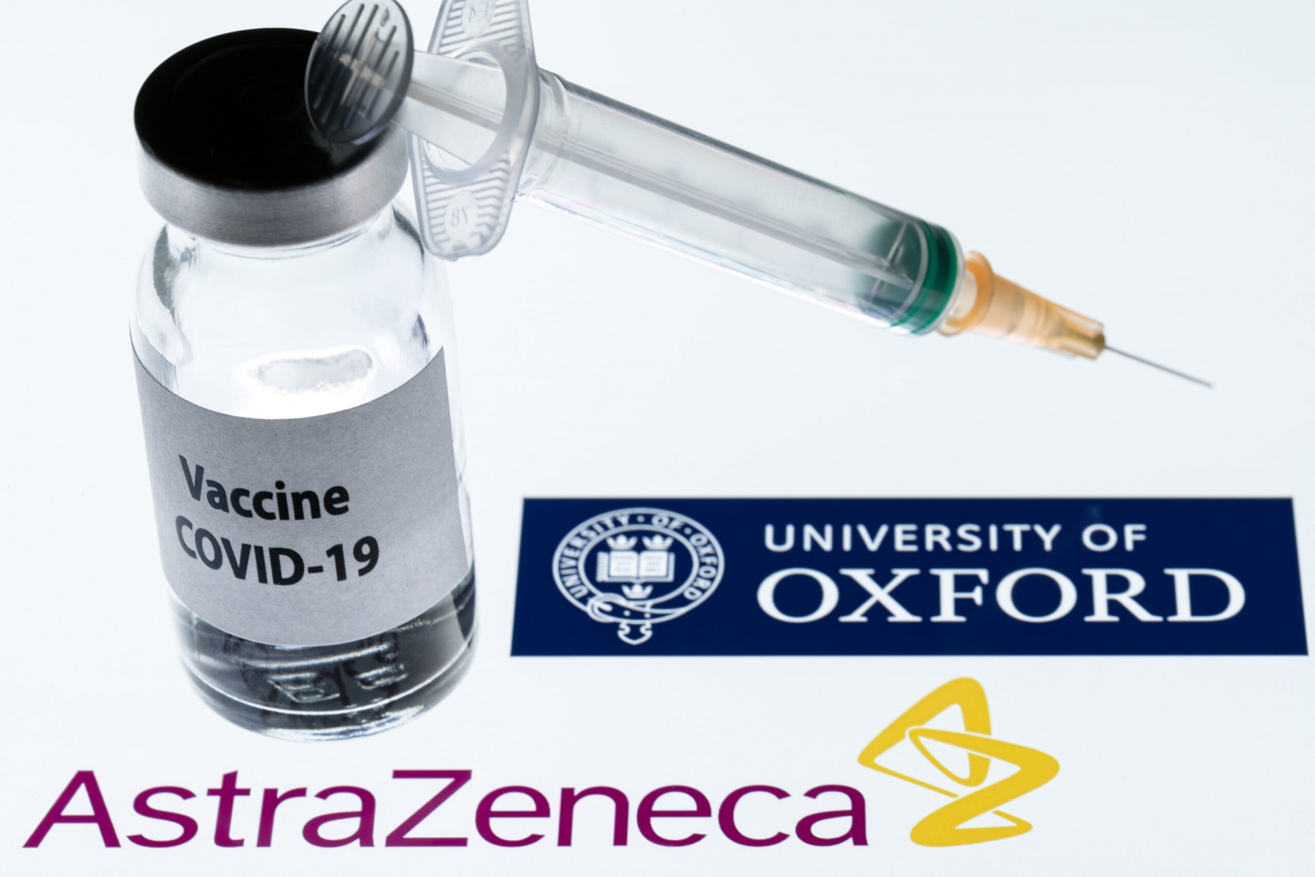 Vacuna COVID de AstraZeneca funciona contra cepa británica: Oxford