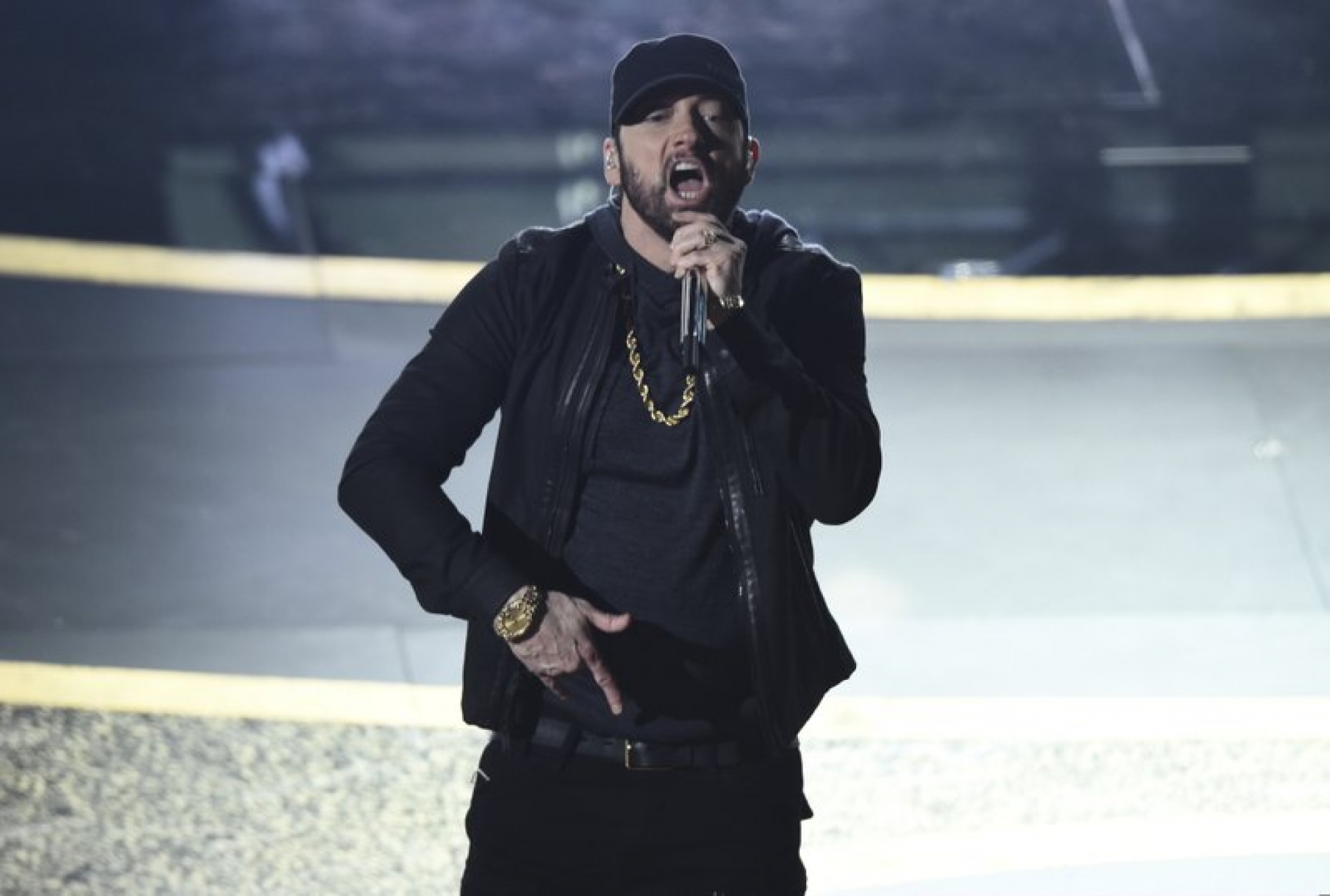 ¡17 años después! Eminem sorprende al aparecer en los Oscar