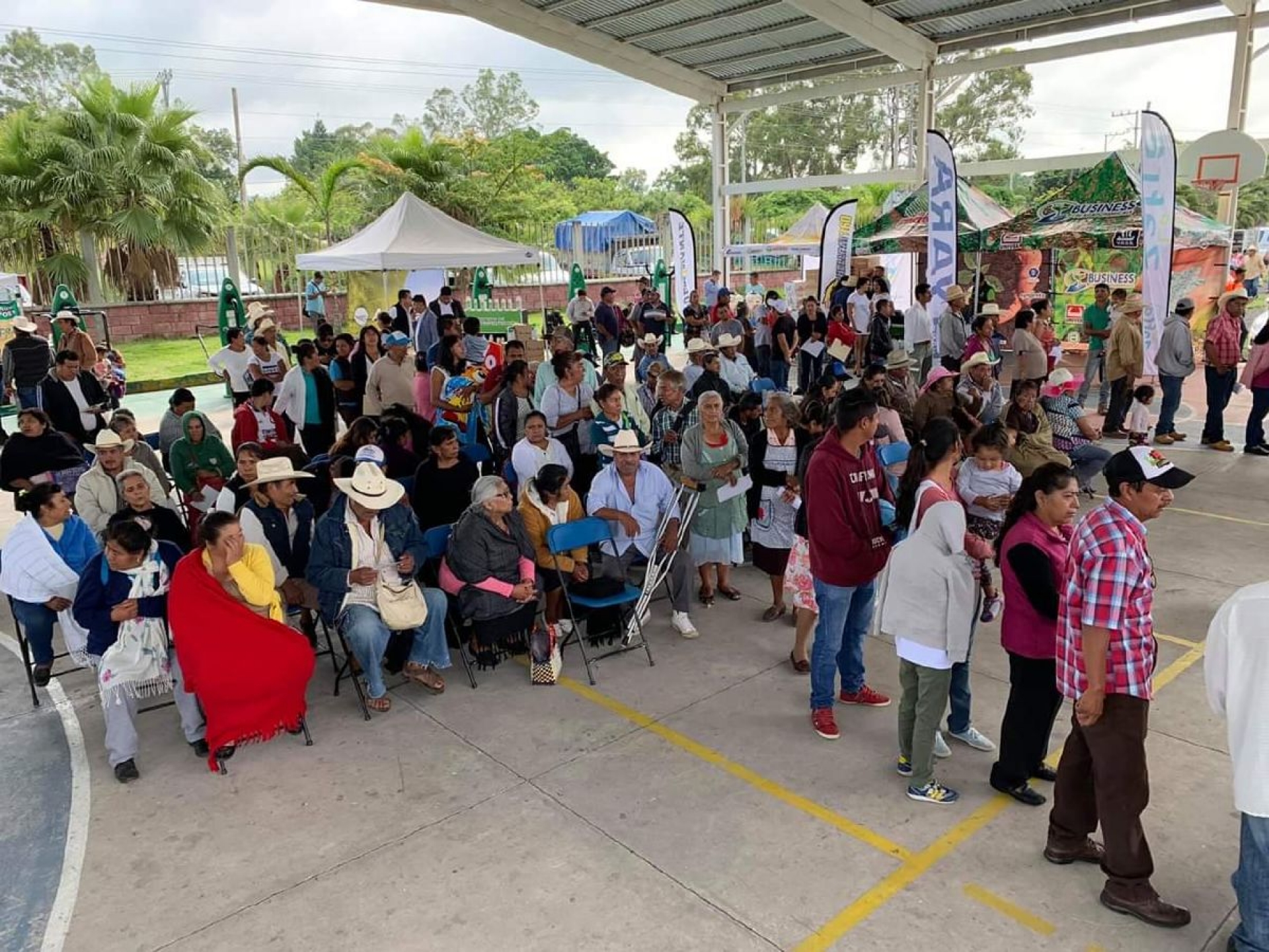 Entregan apoyos a productores en Yecapixtla