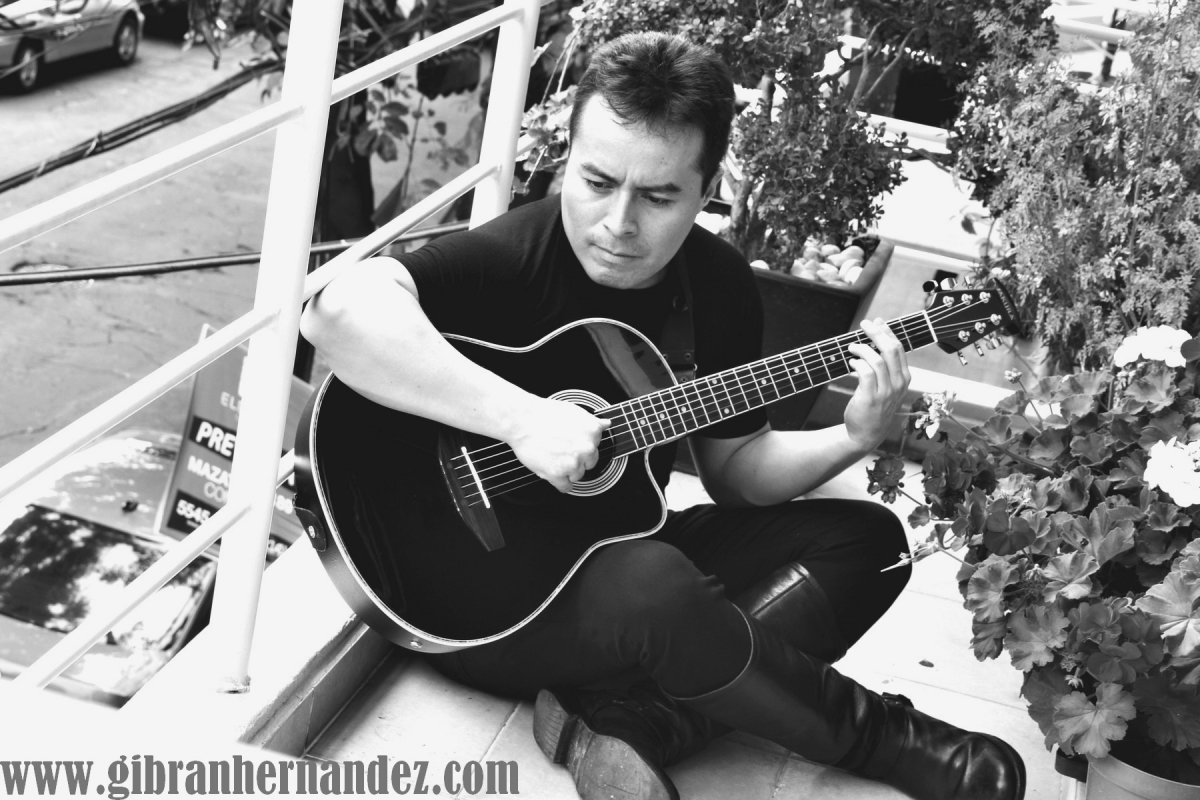 Gibran Hernández busca invitar a la reflexión con su música