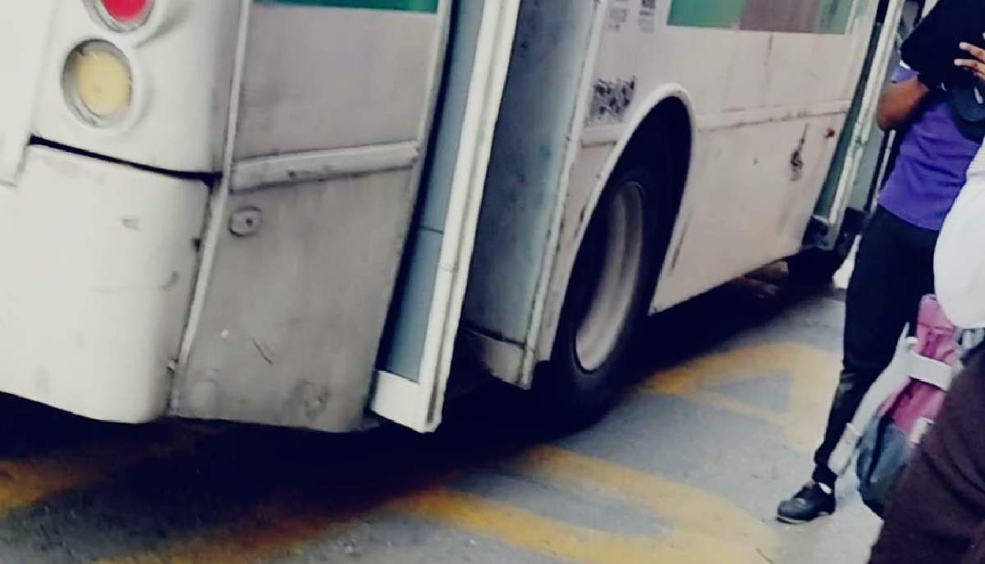 Rutero prestó el servicio con una llanta ponchada
