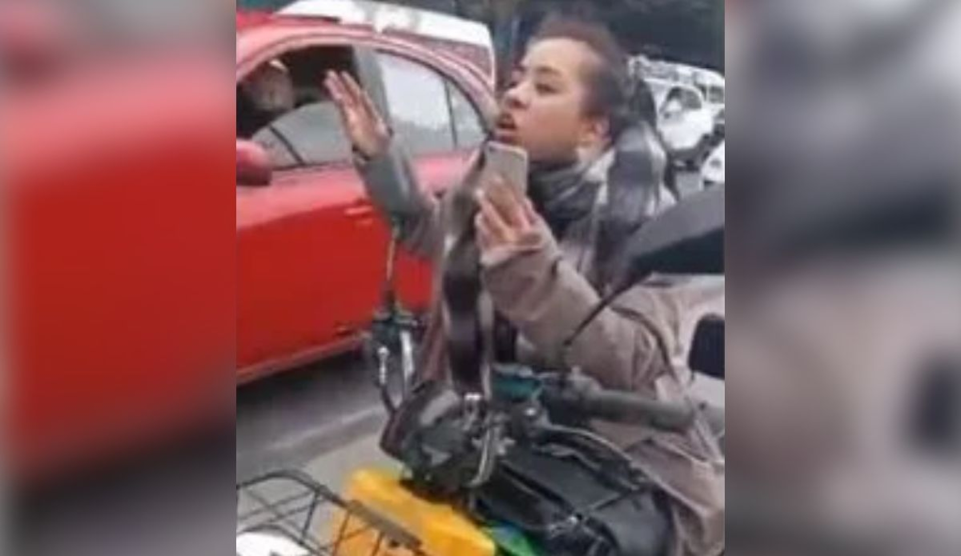 'Lady Mexibús' discute con policías tras invadir carril exclusivo en Ecatepec