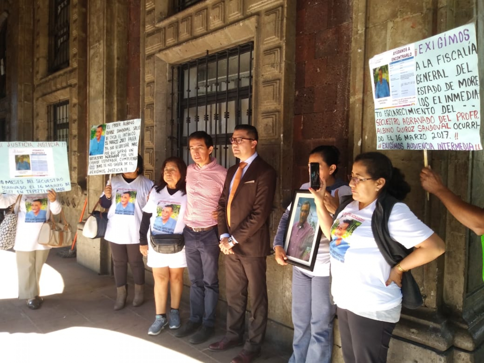 Piden justicia familiares del profesor Albino Quiroz