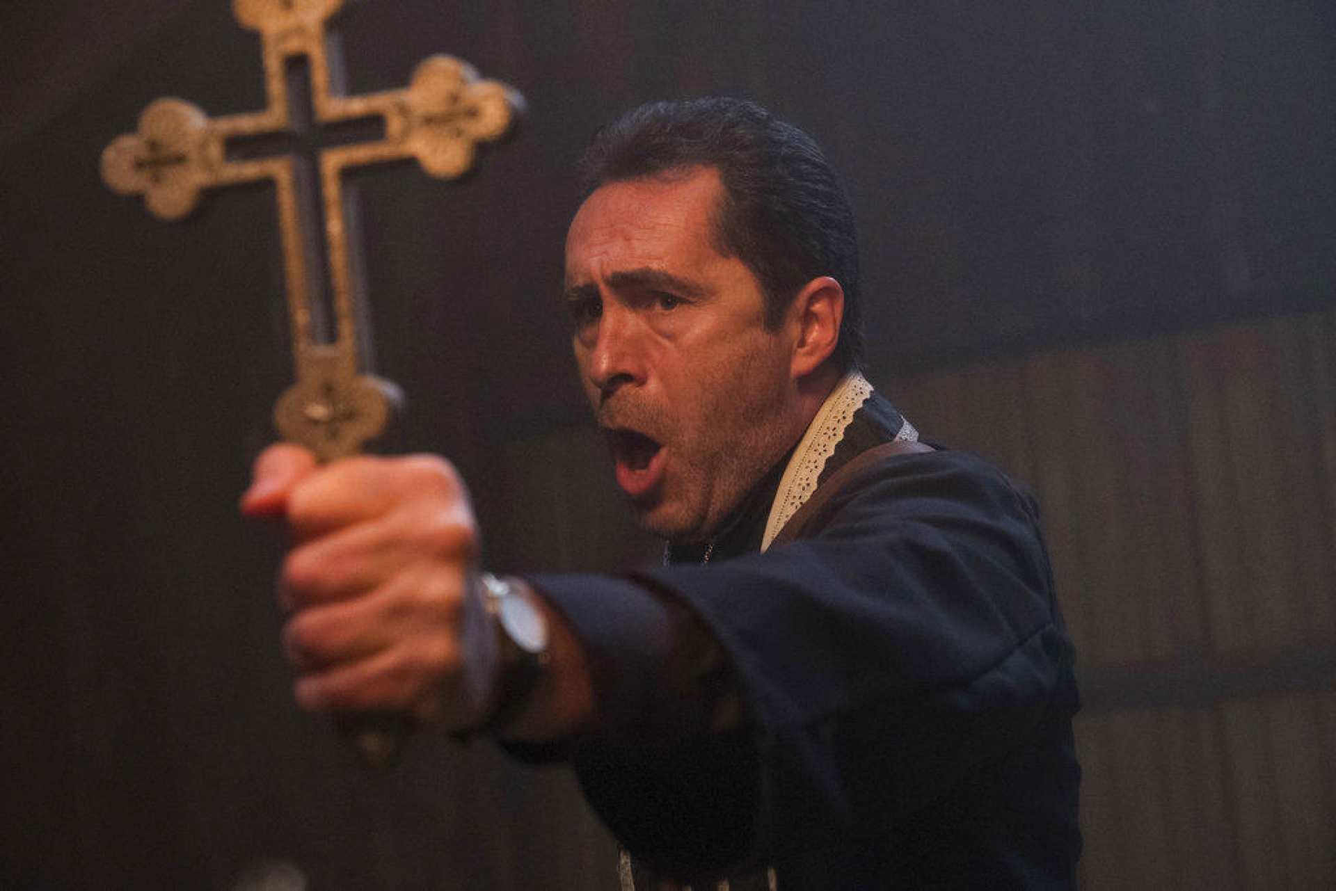 “La monja” transporta a su infancia a Demián Bichir
