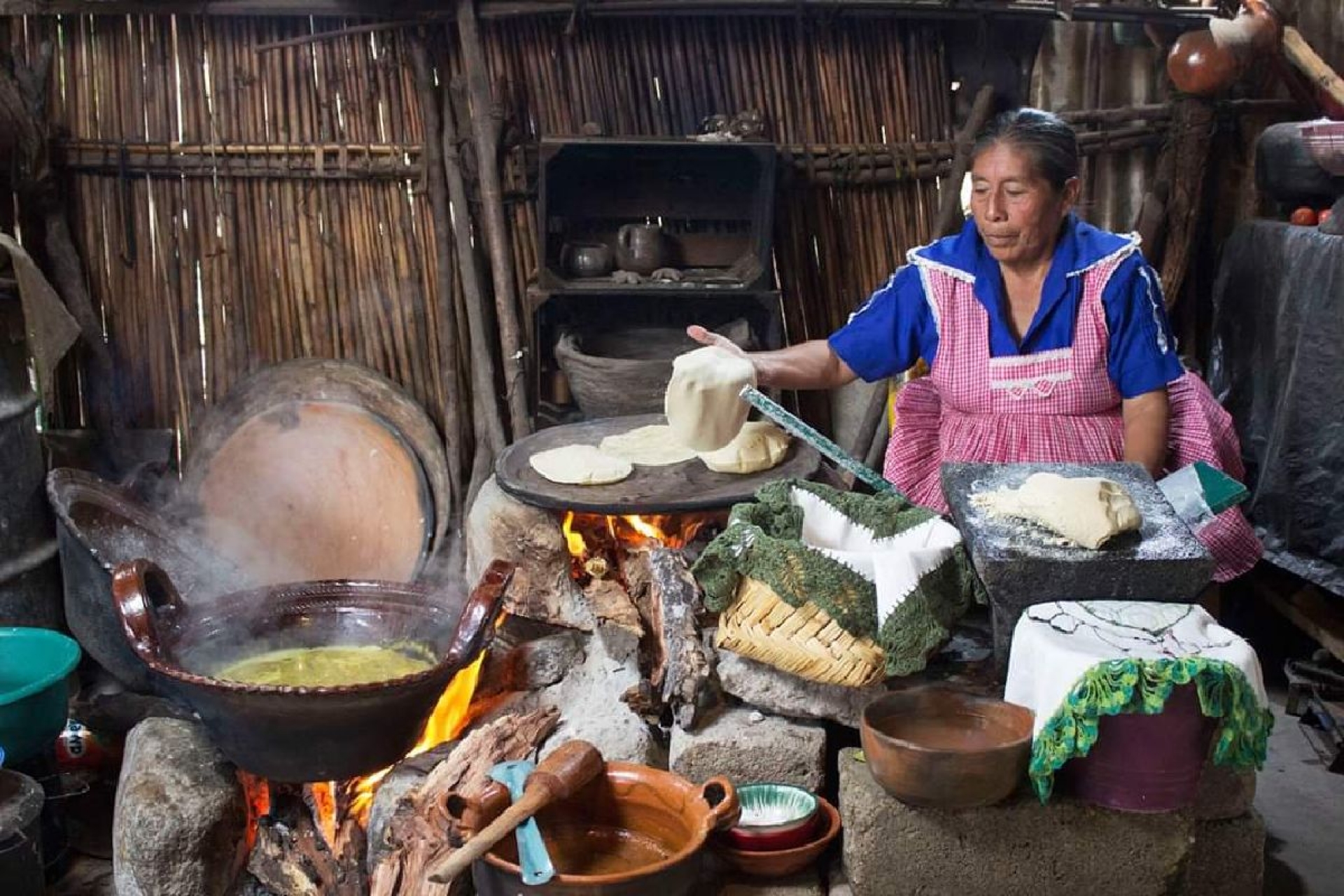 PRESENCIA DE LA COMIDA PREHISPÁNICA