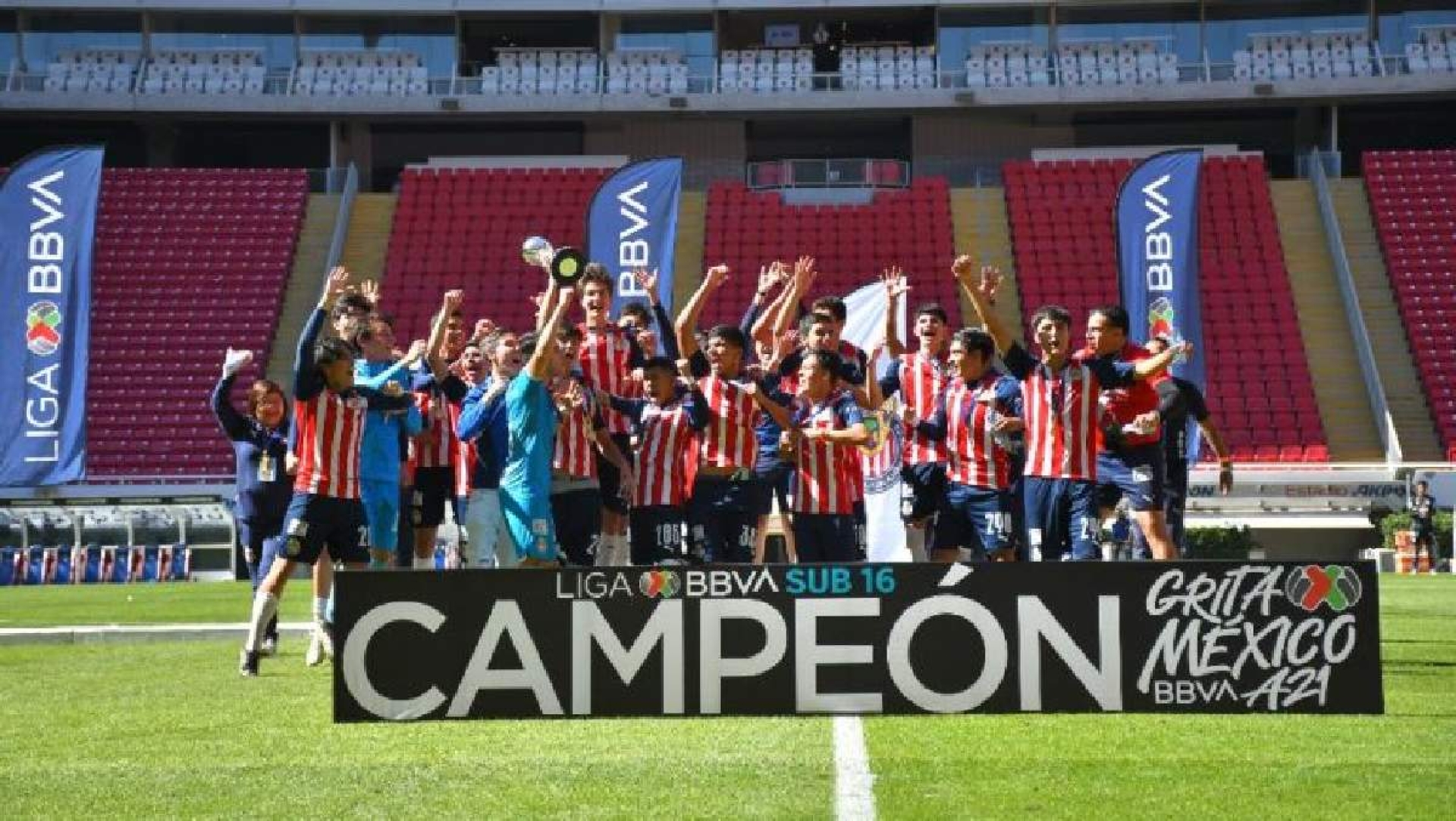 El morelense Benny Ferreyra es campeón con las Chivas Sub-16