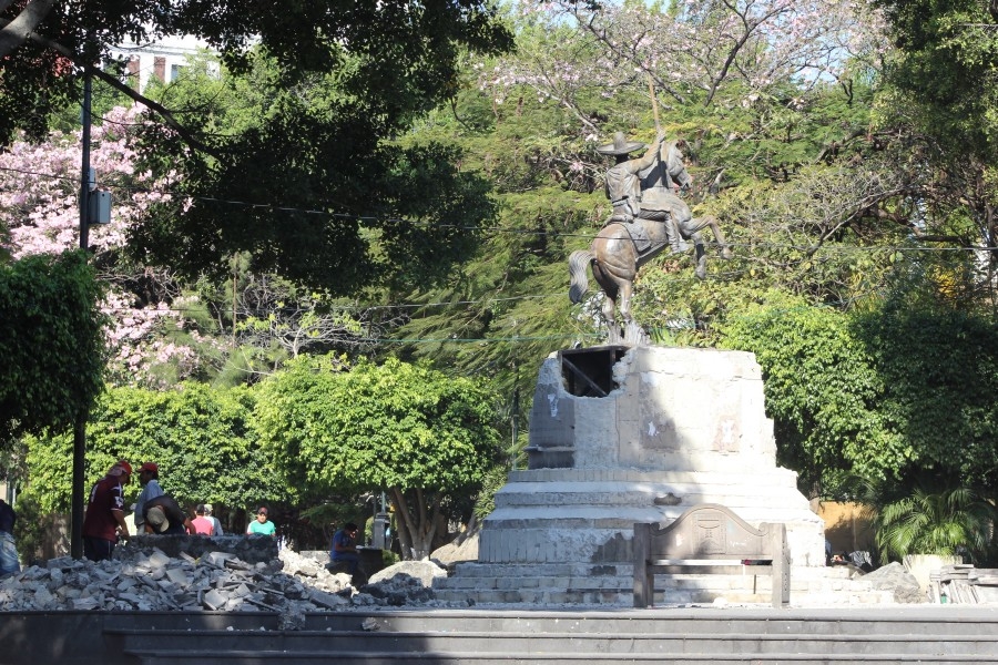 En Plaza de Armas comenzó la destrucción