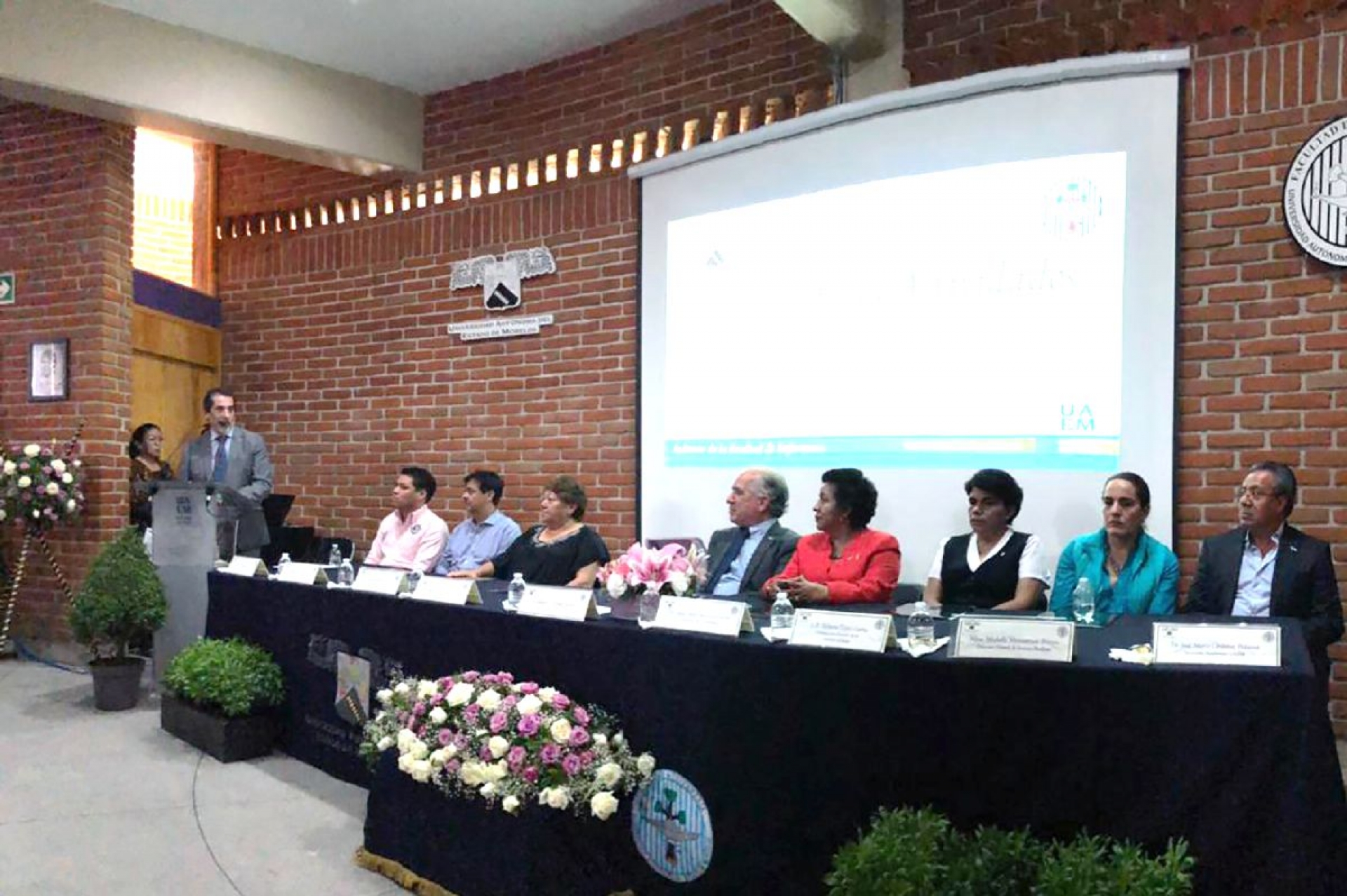 Llama secretario de Salud a formar profesionales de excelencia