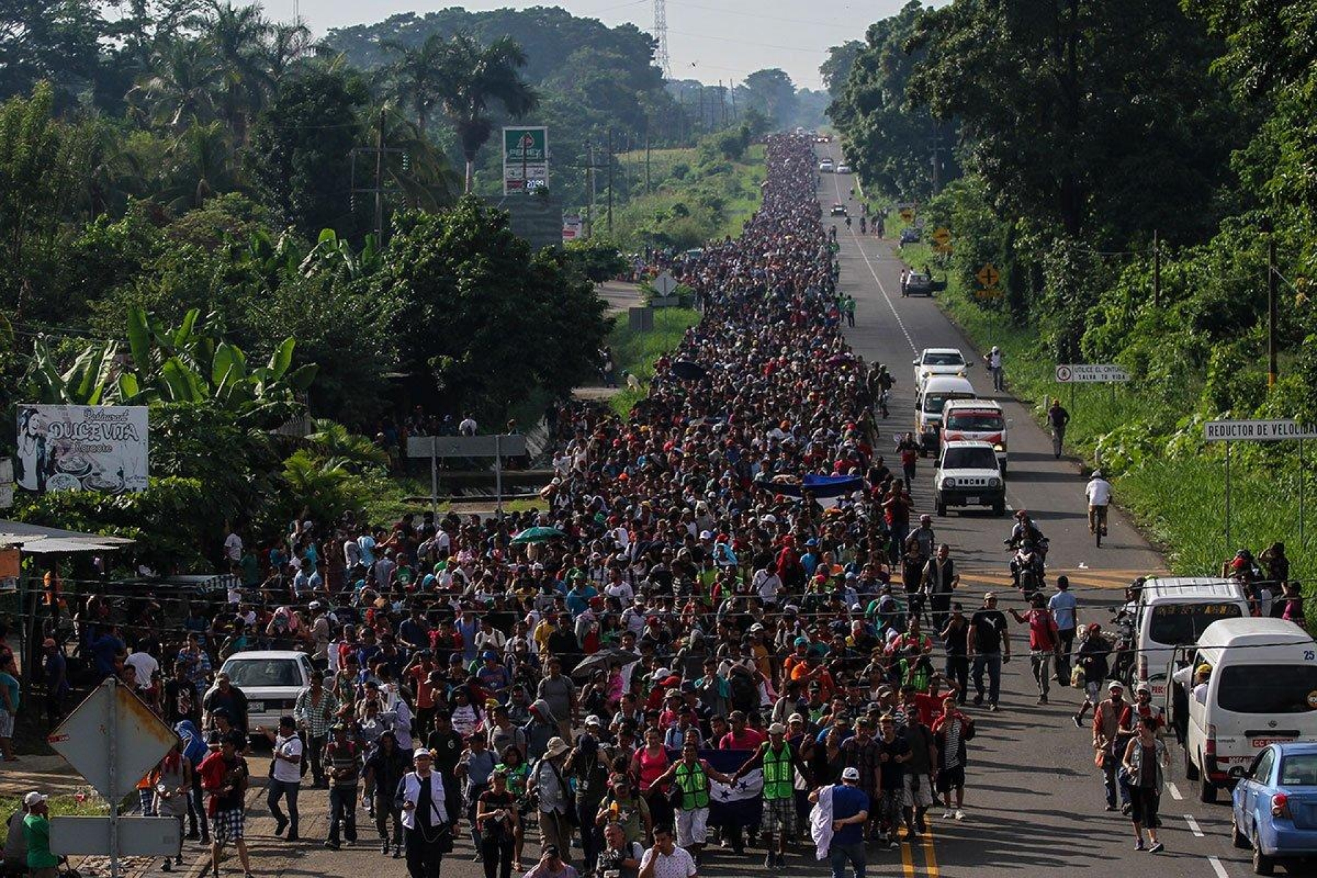 Acusa Trump al Ejército mexicano de no detener la Caravana Migrante