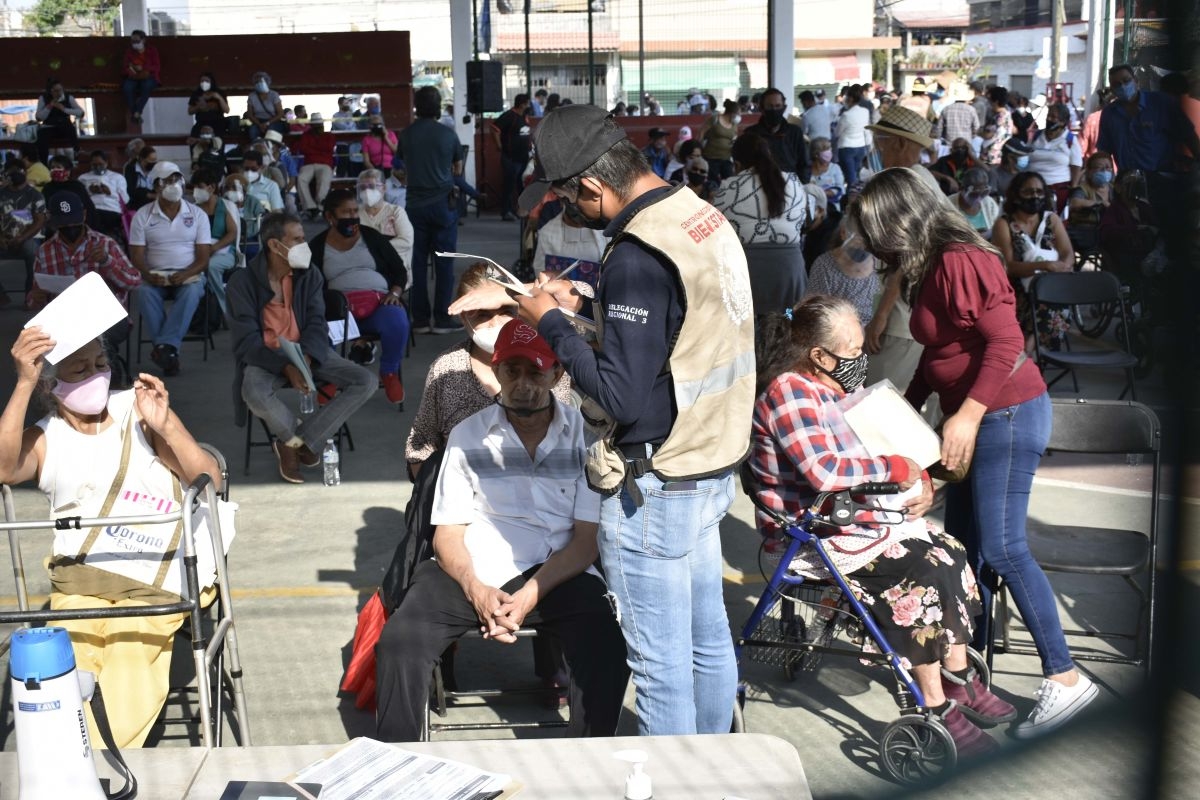 Inicia la vacunación en asilos