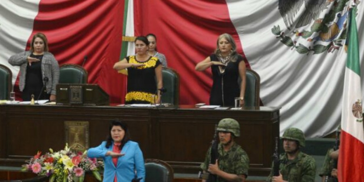 Realizan sesión solemne para conmemorar el Centenario de la Constitución