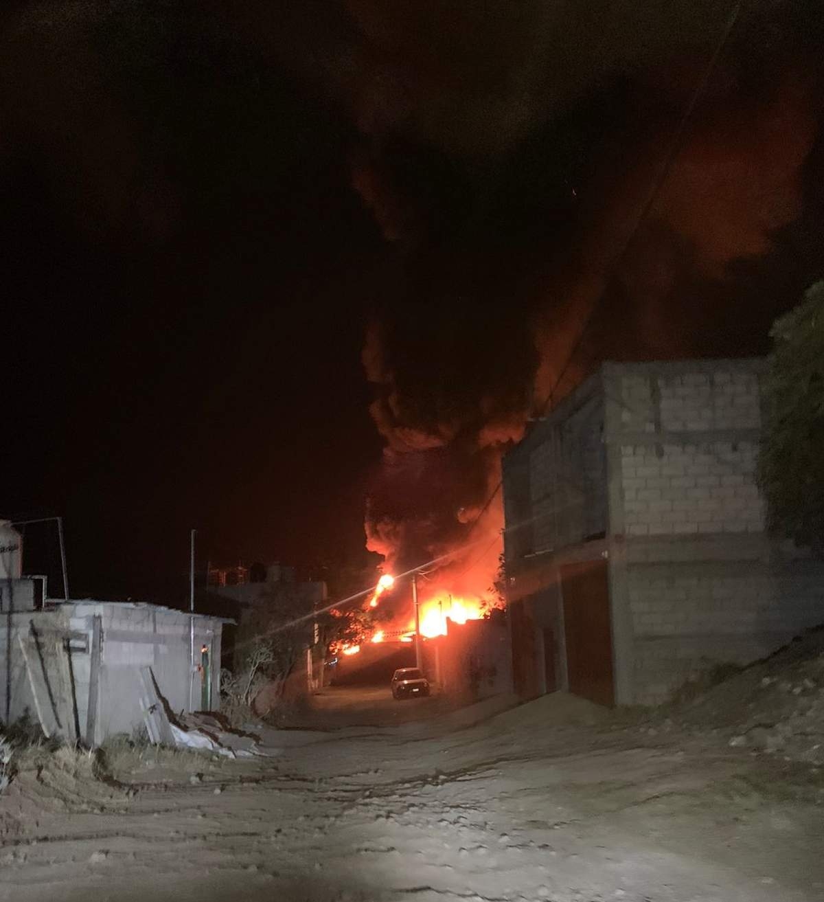 Incendio arrasa con la casa de adulto mayor