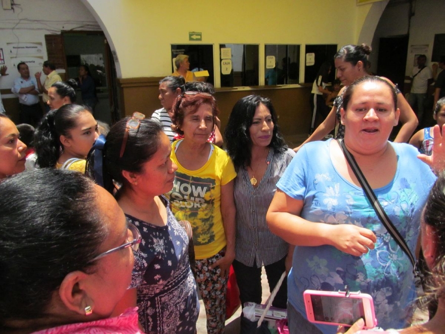Aplazan reubicación de comerciantes de “bazares” de la biblioteca de Jojutla