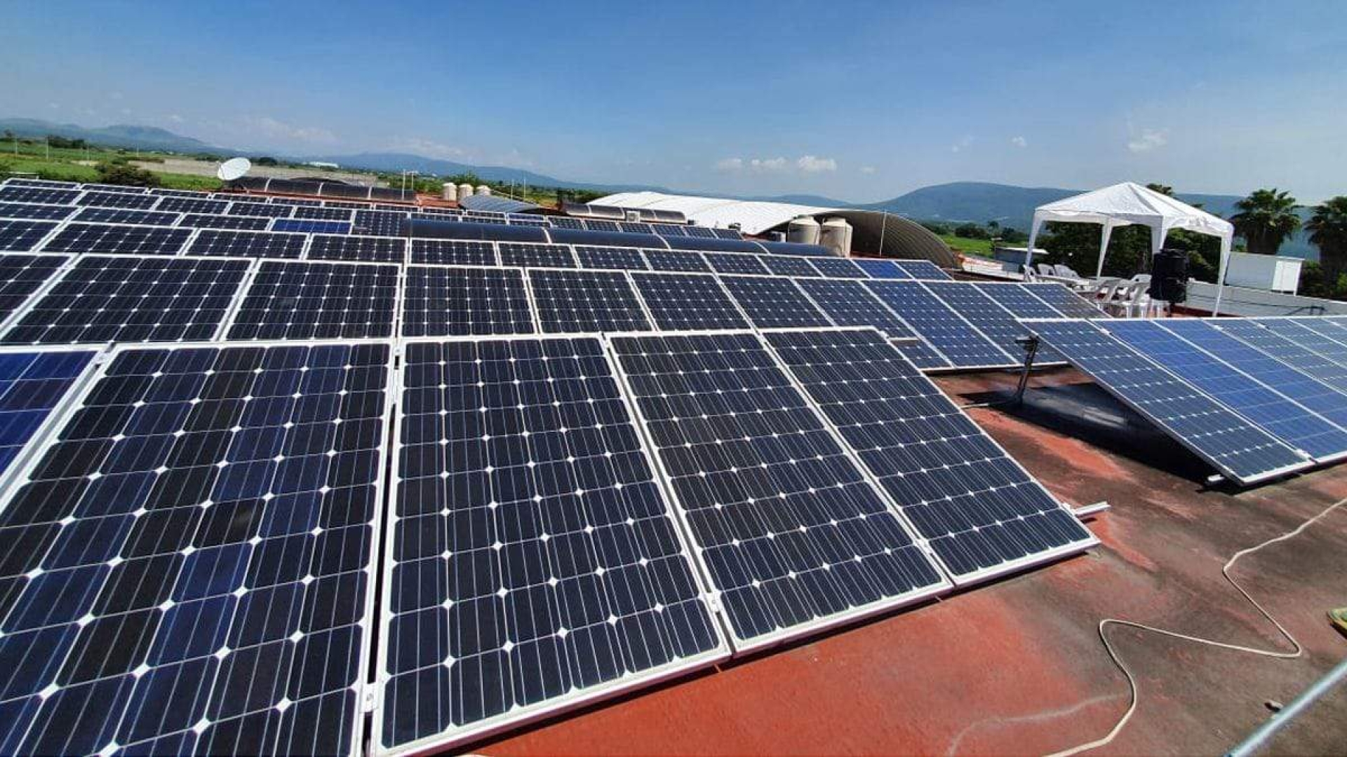Paneles solares generan energía eléctrica en oficinas de Jojutla