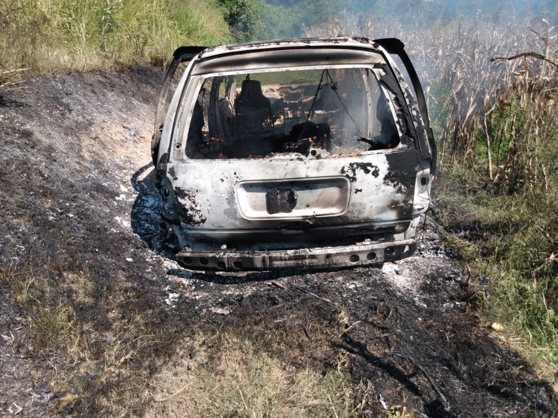 Hallan dos cadáveres calcinados en Ticumán