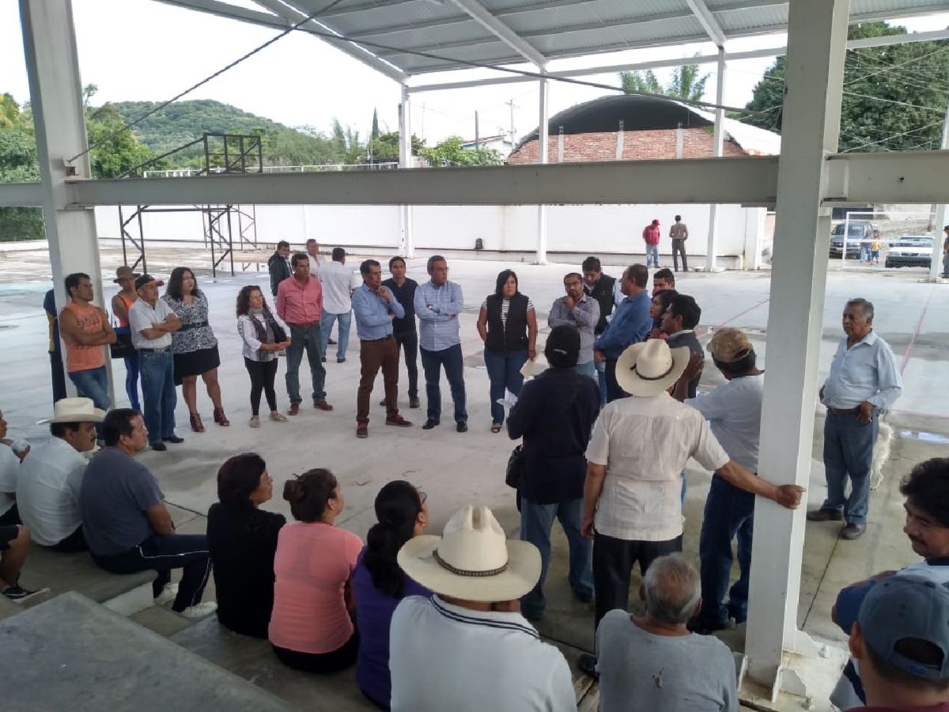 Reinician construcción de unidad deportiva de la comunidad de Huajintlán