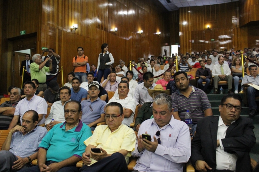 Diputados presionan para que se destituya a Messseguer