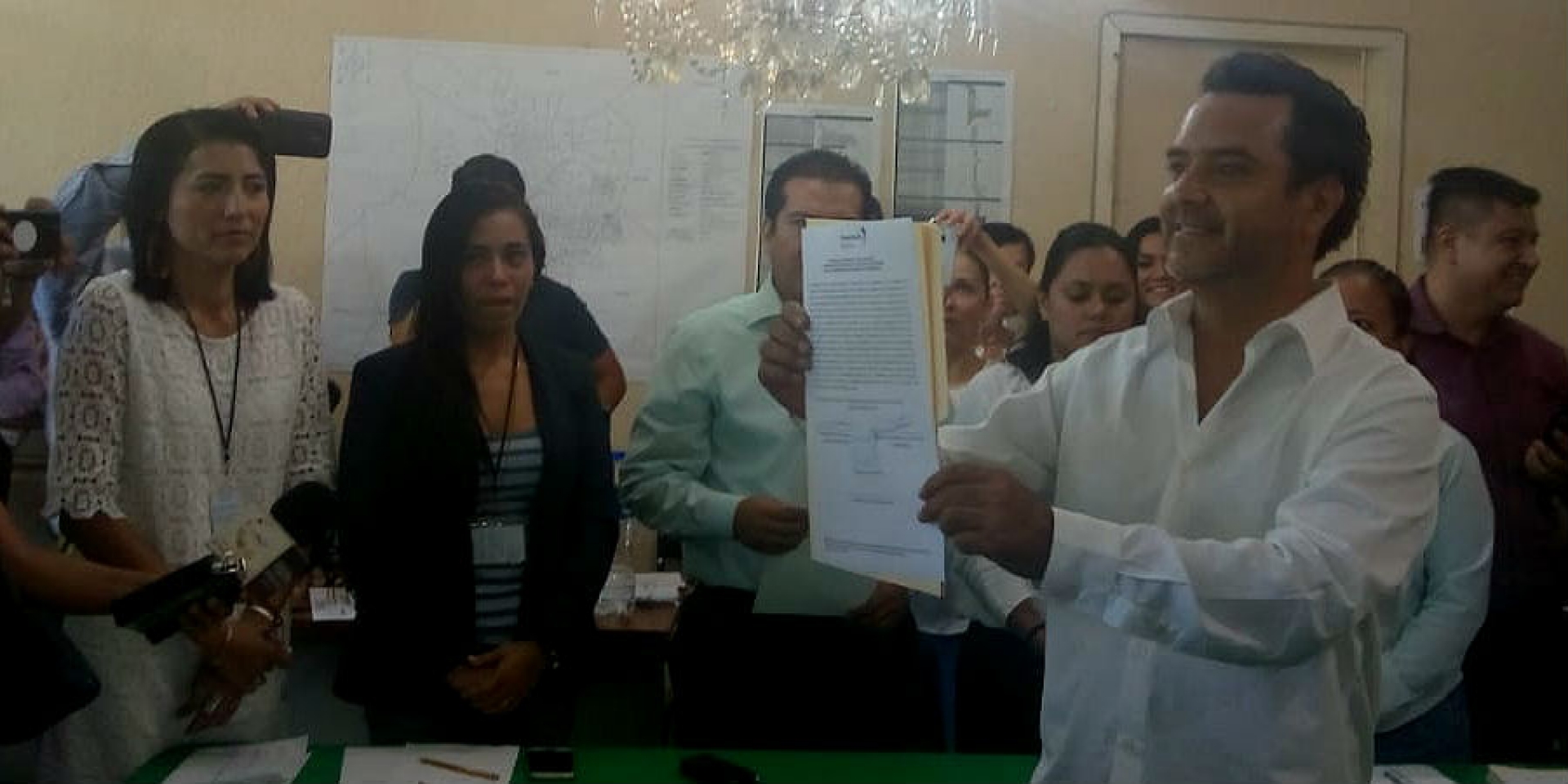 Recibe Antonio Villalobos constancia de mayoría