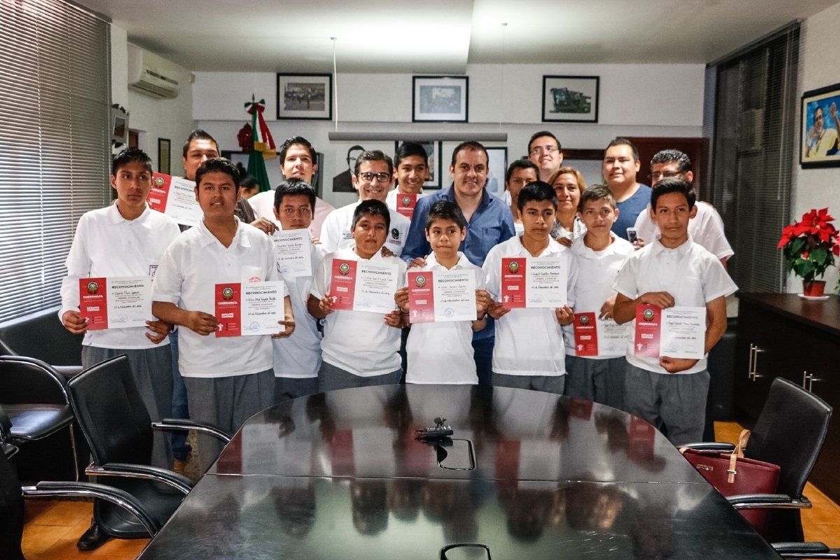 Apoya alcalde a jóvenes con proyectos que impulsan la cultura de la legalidad