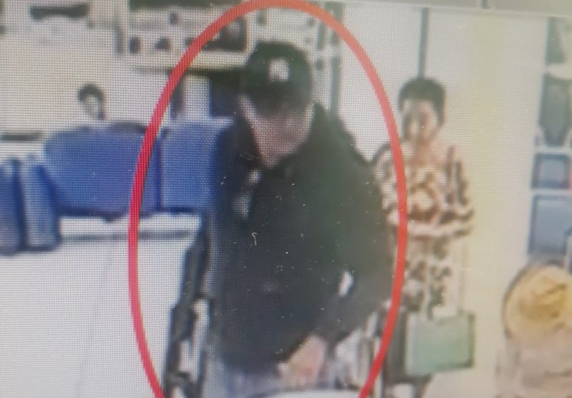 Dos hombres asaltaron un banco en Zacatepec