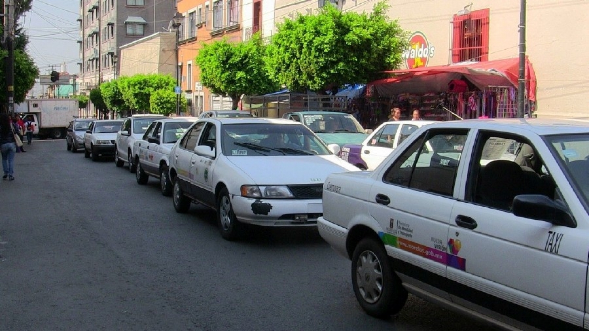En junio entregarán concesiones a taxis regularizados