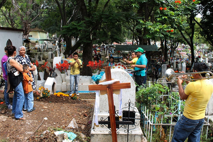 Prepararán panteones para el Día de Muertos