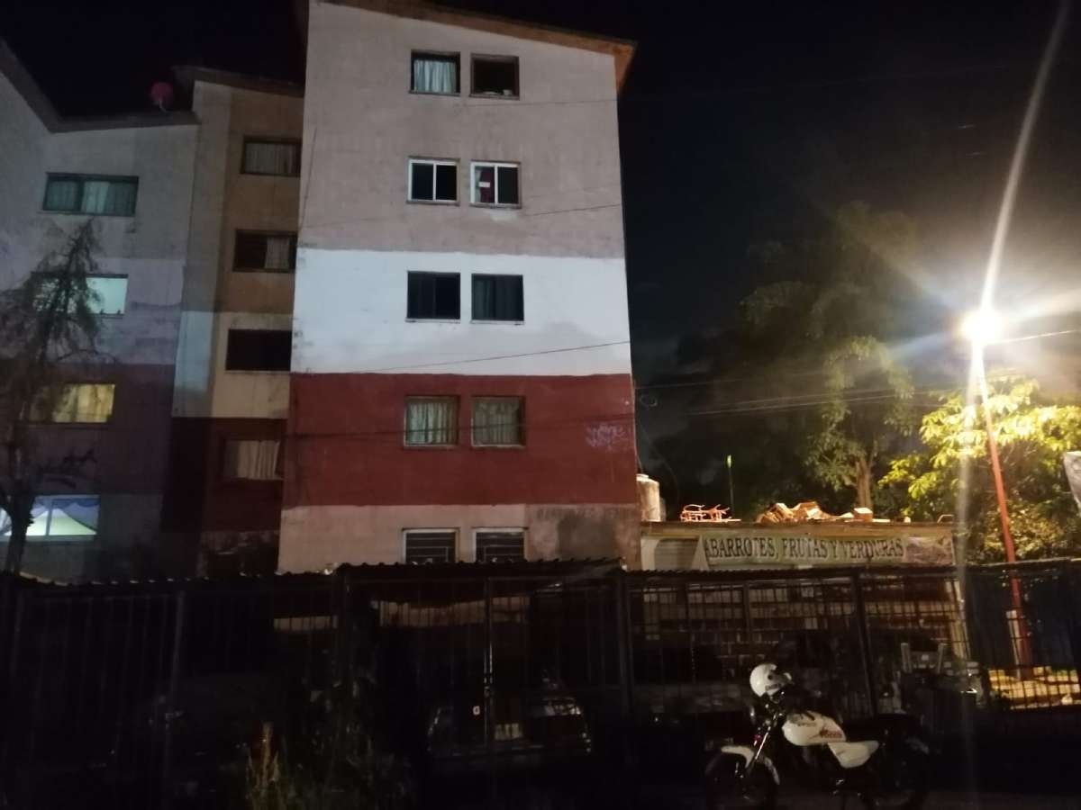 Desconocen causa de muerte de pareja hallada en departamento