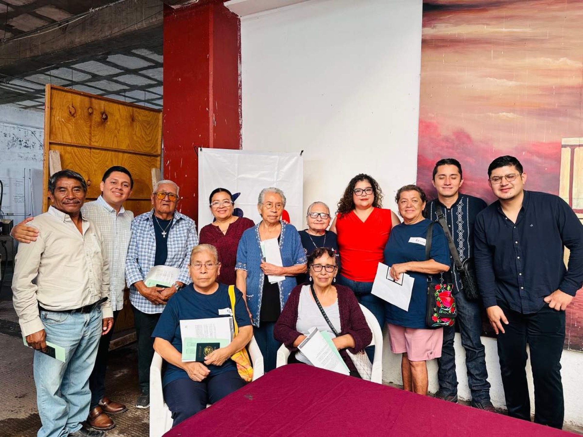 Entregan visas a adultos mayores en Jojutla