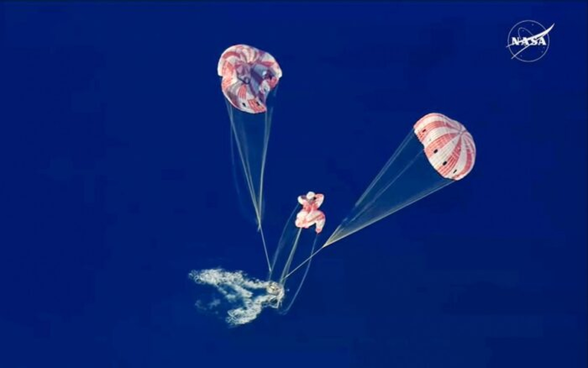 Artemis II regresa de la Luna con exitoso amerizaje en el Pacífico