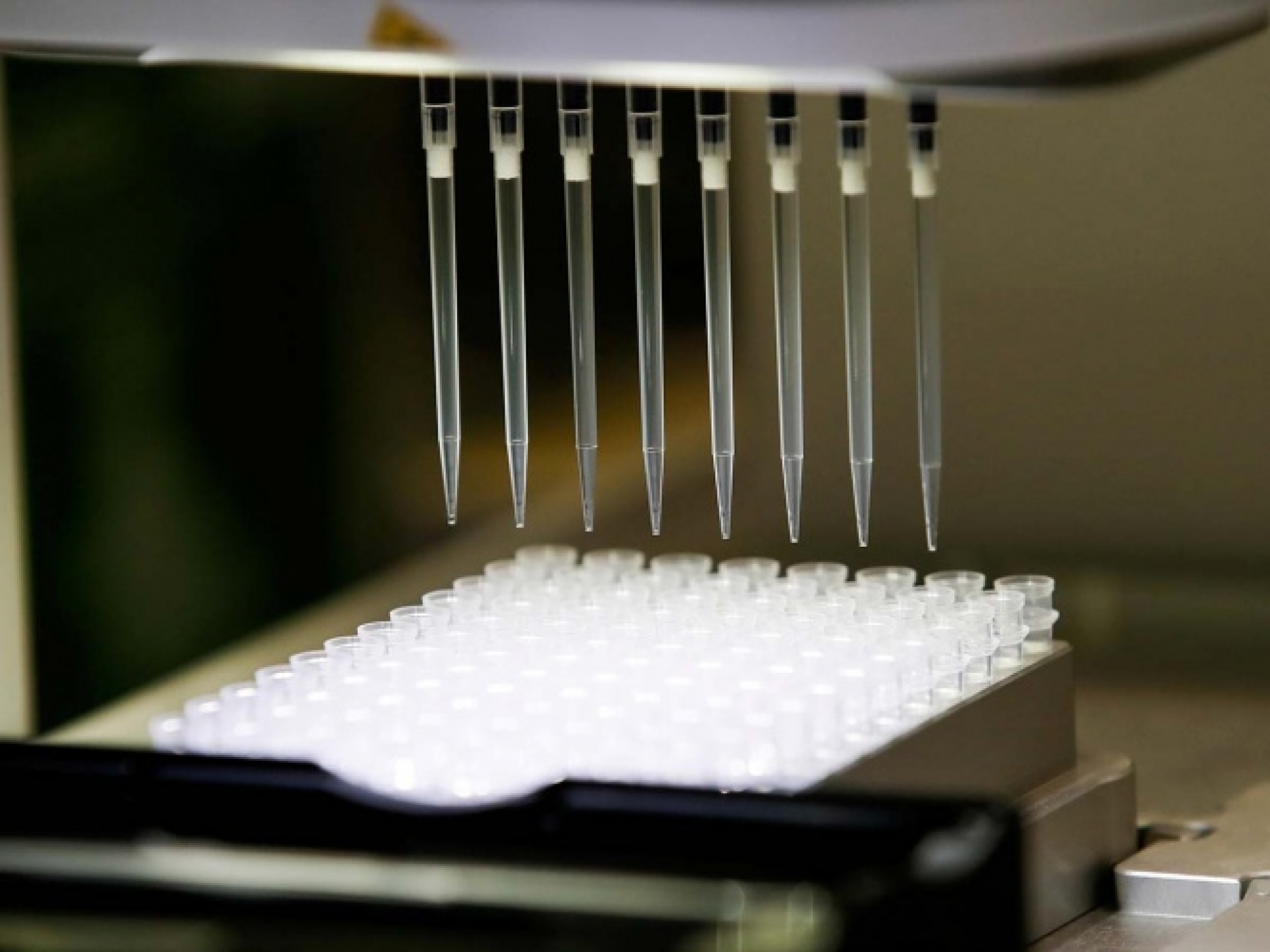 AstraZeneca reanuda ensayos en Japón